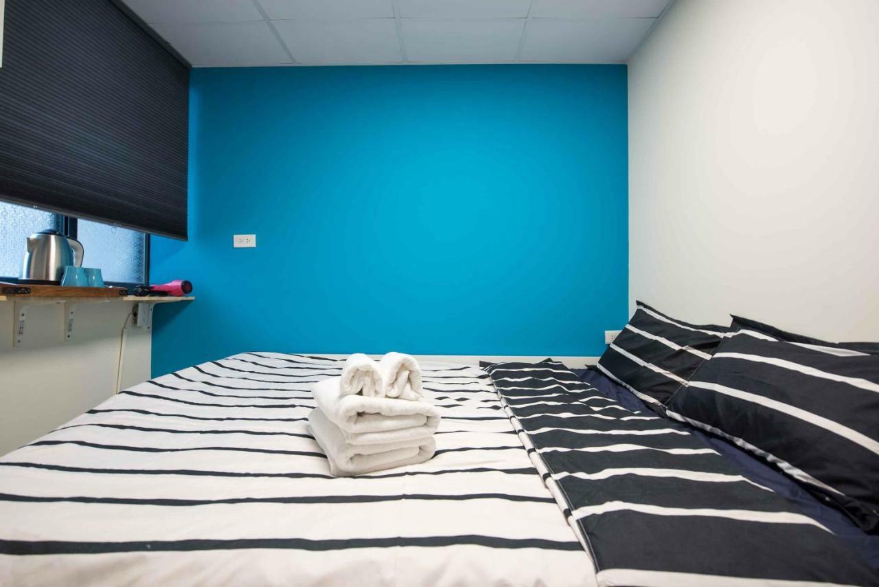 Bird Series Backpacker輕隔間背包客 Apartment ไถหนาน ภายนอก รูปภาพ